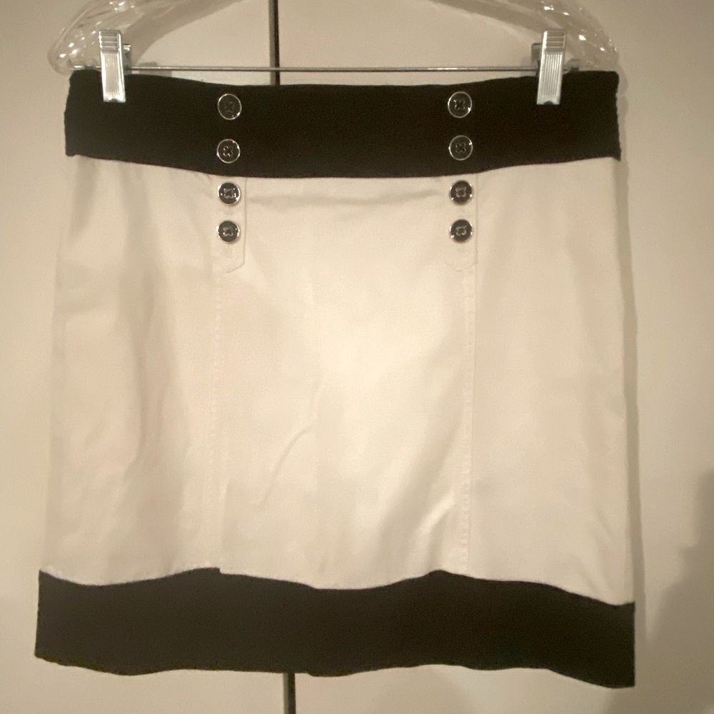 White House Black Market white skirt with black trim in good condition